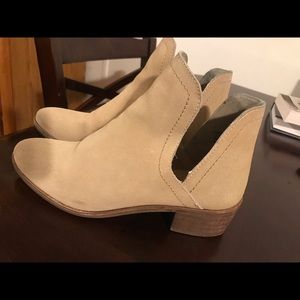Coconuts by Matisse Pronto Side Slit Ankle Booties